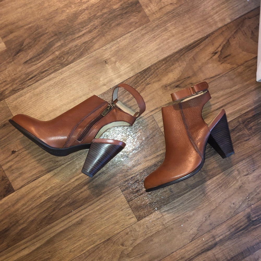 Kenneth Cole Reaction- Peg Rest Bootie